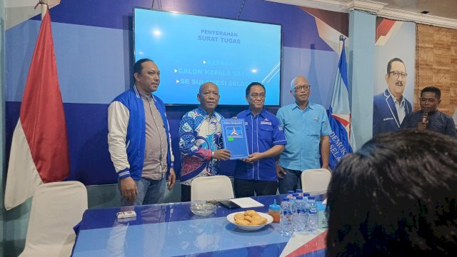 Dewan Pimpinan Pusat (DPP) Partai Demokrat secara resmi menyerahkan Surat Tugas kepada Rahman Bando untuk maju sebagai calon Wali Kota Makassar dalam Pilkada 2024.&nbsp;