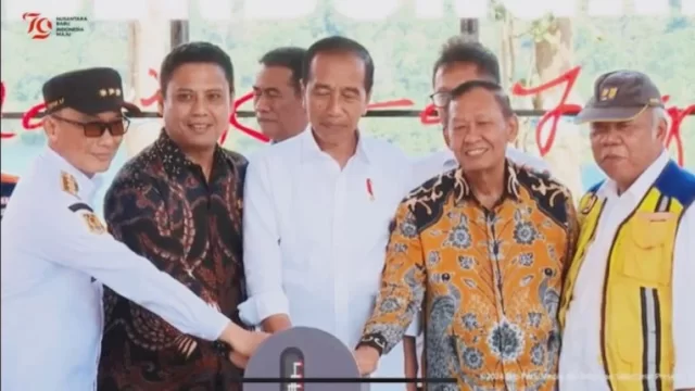Bareng Jokowi, AIA Resmikan Bendungan Pamukkulu di  Takalar