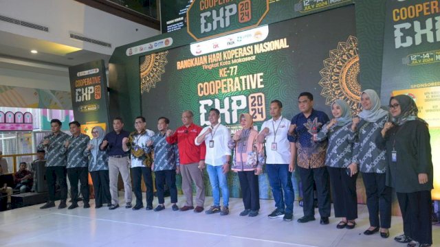 Ketua TP PKK Kota Makassar, Indira Yusuf Ismail, memberikan apresiasi atas pelaksanaan Cooperative Expo 2024 yang digelar oleh Dinas Koperasi dan UKM Kota Makassar. 