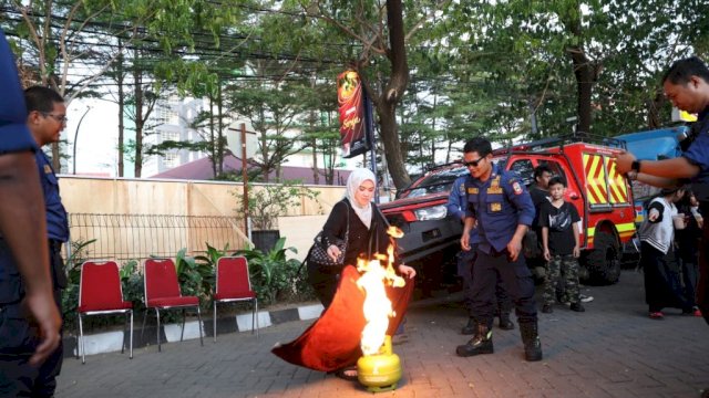 Damkarmat Makassar Tampilkan Atraksi Edukasi dan Hiburan di F8 2024