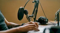 Cara Cerdas Menghasilkan Uang dari Podcast dan Membangun Bisnis Sukses
