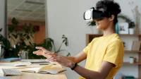 Panduan Lengkap Menggunakan Teknologi VR untuk Media Belajar