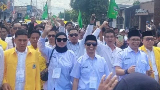 Bendera PPP dan Kader Partai Lain Ikut Mengawal Pendaftaran Pasangan JADIMI di KPU Bulukumba