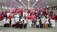 DWP Kota Makassar Salurkan Bantuan Pendidikan untuk Anak Satgas Kebersihan Berprestasi