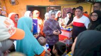 Indira Yusuf Ismail Berikan Bantuan kepada Korban Kebakaran di Maccini Gusung
