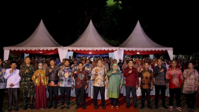 Ketua TP PKK Kota Makassar, Indira Yusuf Ismail, Dampingi Wali Kota Hadiri Pesta Rakyat di Tiga Kecamatan