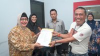 Ketua TP PKK Makassar Berikan Apresiasi atas Kemajuan Perumda Parkir dalam Acara Penyerahan SK 100%