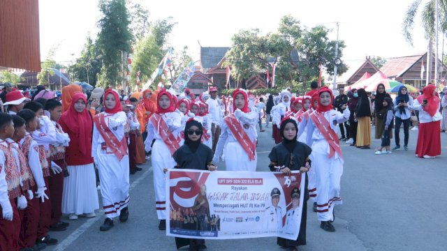 Wabup Edy Manaf Lepas Gerak Jalan Indah untuk Memeriahkan HUT RI ke-79