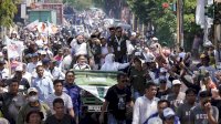 Ilham Azikin-Kanita M. Kahfi Resmi Mendaftar ke KPU, Disambut Lautan Massa Pendukung