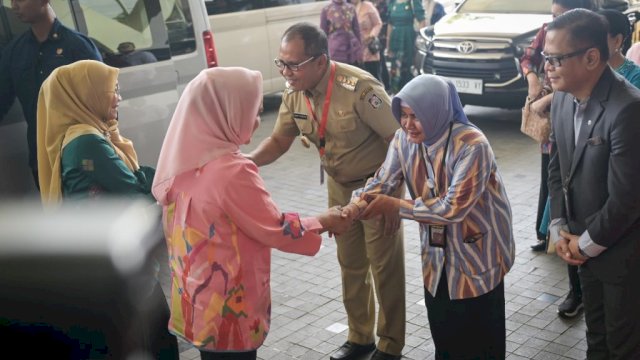 Indira Yusuf Ismail Sambut Ibu Negara Iriana Jokowi dan OASE KIM dalam Kunjungan Kerja di Makassar