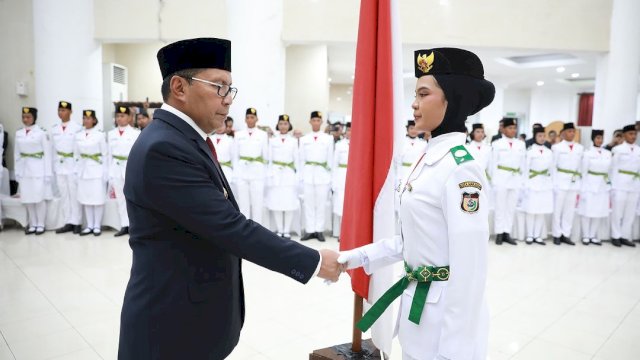 Wali Kota Makassar Kukuhkan 70 Anggota Paskibraka, Berpesan Jaga Fokus dan Kebersamaan