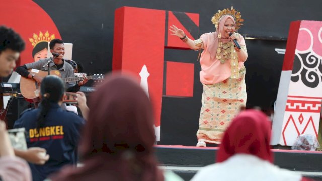 Dinas Perpustakaan Kota Makassar Hidupkan Dongeng Keliling di KIM Fest 2024