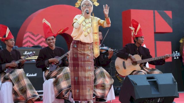 Pertunjukan Musik To Riolo Semarakkan Festival KIM 2024 di Makassar