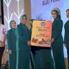 Indira Yusuf Ismail Serahkan Bantuan Penunjang untuk 10 Program Pokok PKK di Peringatan HKG ke-52