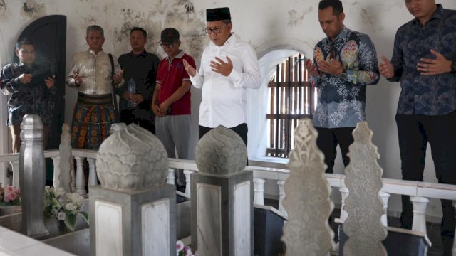 Danny Pomanto Berziarah Kemakan Ulama Besar AGH Ambo Dalle