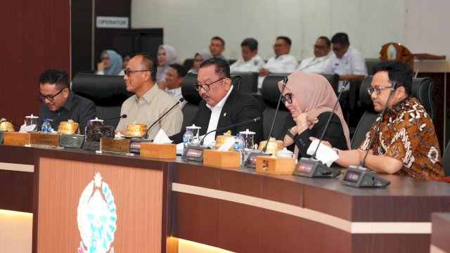 Meski Telah Mengundurkan diri Dua Pimpinan DPRD Sulsel Hadir di Paripurna