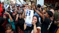Emak-emak Cabodo Dukung Ilham Azikin Lanjutkan Program Seragam Sekolah Gratis di Bantaeng