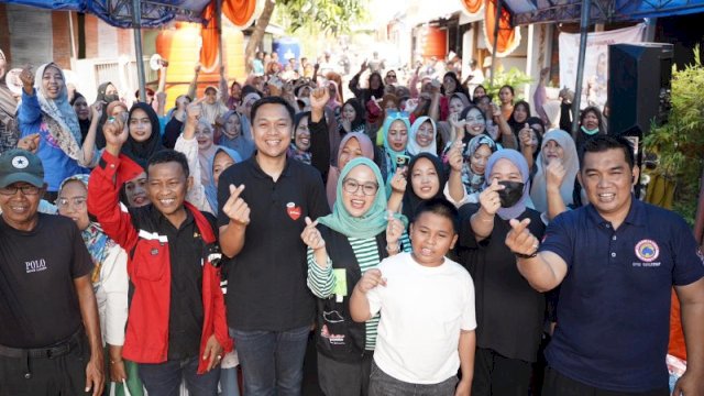 Program Seragam Sekolah Gratis Andi Seto-Rezki Dambaan Warga Biringkanaya