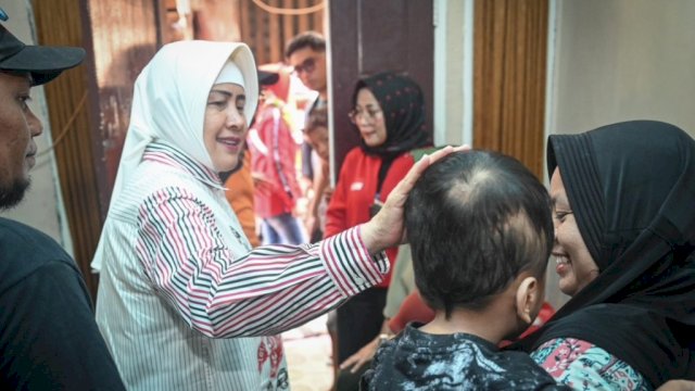 Indira Yusuf Ismail Kunjungi Penderita Lumpuh Layu dan Hidrosefalus di Banta-Bantaeng