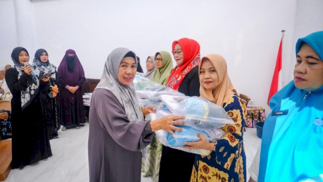 Pemberdayaan Masyarakat: TP PKK Kota Makassar Adakan Kajian Islam Perawatan Jenazah