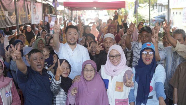 Warga Butung Antusias Ajarkan Cara Coblos Nomor 2 dalam Kampanye Rezki Mulfiati Lutfi