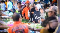 Blusukan di Pasar Bacan, Indira Yusuf Ismail Dapat Dukungan Penuh dari Pedagang