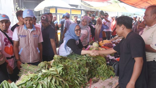 Rezki Mulfiati Blusukan di Pasar Maricaya, Bawa Program SEHATI dan Pesan Perubahan untuk Makassar