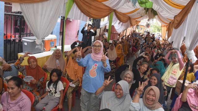 Rezki Lutfi Edukasi Ibu-Ibu di Tallo Tentang Cara Mencoblos yang Benar