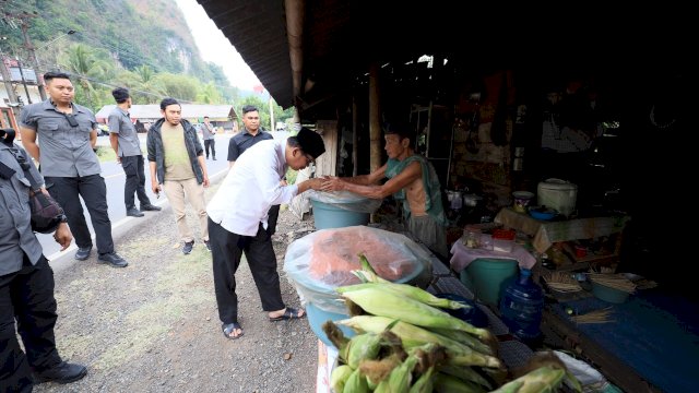 Penjual Jagung di Maros Bangga Dikunjungi Langsung oleh Azhar Arsyad