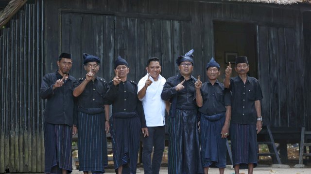 Danny Pomanto Terima Gelar Kehormatan dari Ketua Adat Ammatoa di Kajang