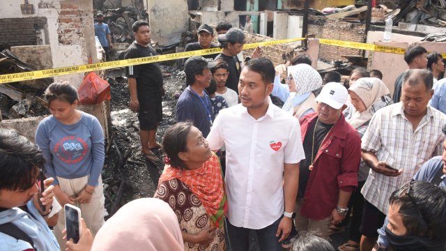 Andi Seto Asapa Kunjungi Korban Kebakaran di Gaddong, Salurkan Bantuan untuk Pemulihan Korban
