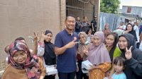 Rebutan Foto Bersama, Warga Tamamaung Sambut Hangat Andi Seto Asapa