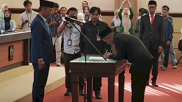 Pj Gubernur Sulsel Prof. Zudan Arif Fakrulloh Lantik 7 Komisioner KPID Sulsel Periode 2024-2027