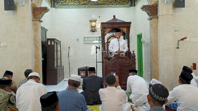 Pjs Wali Kota Makassar Tekankan Netralitas ASN dalam Pilkada 2024 Usai Salat Jumat