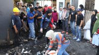 Pj Sekda Kota Makassar Turun Langsung Bantu Warga Terdampak Kebakaran dalam Program Sabtu Bersih