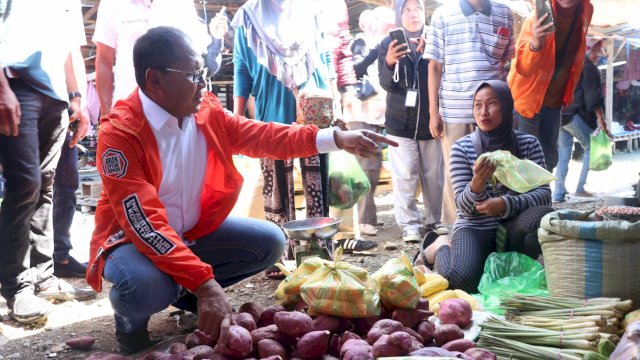 Blusukan ke Pasar Suli Luwu, Danny Pomanto Disambut Dukungan Pedagang dan Nelayan