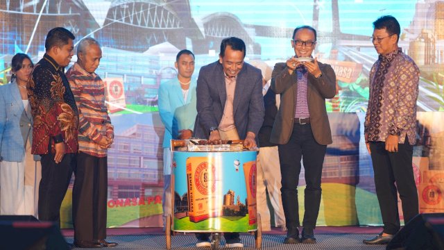 Gubernur Sulsel Dukung PT Semen Tonasa Perkuat Branding di Usia 56 Tahun