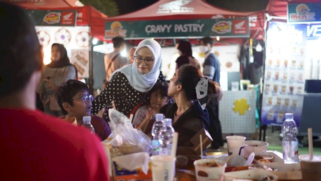 Rezki Mulfiati Lutfi Berikan Dukungan Konkret pada UMKM di Makassar Culinary Night