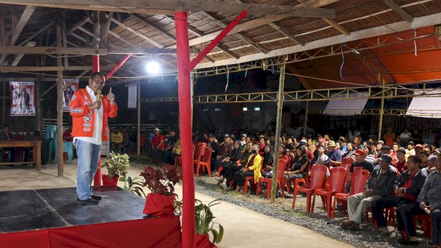 Cagub Sulsel Danny Pomanto Ajak Warga Desa Benteng Berpolitik Cerdas dan Tolak Politik Uang
