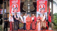 Kampanye Dialogis di Tana Toraja, Danny Pomanto Didampingi Indira Yusuf Ismail dengan Pakaian Adat Toraja