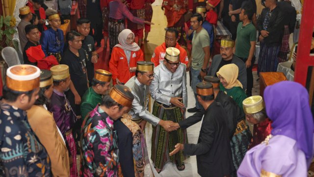 Danny-Azhar Hadiri Upacara Adat Appalili, Didaulat Sebagai Bagian Keluarga Kerajaan Marusu