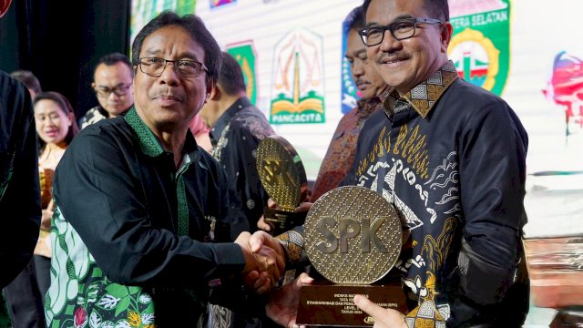 Pemprov Sulsel Raih Penghargaan Indeks Maturitas Tata Kelola SPK Level 3 dari BSN