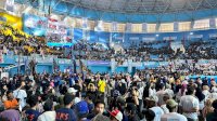 Pendukung Andalan Hati Padati GOR Sudiang, Semangat Kampanye Akbar Tak Surut Diguyur Hujan