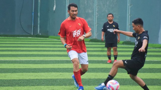 Andi Seto Asapa Isi Masa Tenang Pilwalkot Makassar dengan Mini Soccer dan Kebersamaan