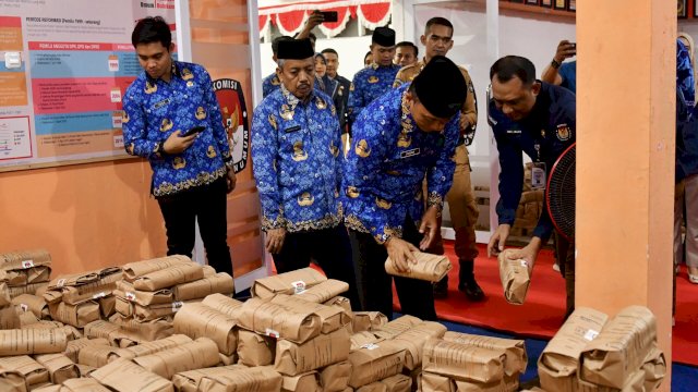 Pj Gubernur Prof Zudan Tinjau Kesiapan Logistik Pilkada Bulukumba: 99,99 Persen Siap