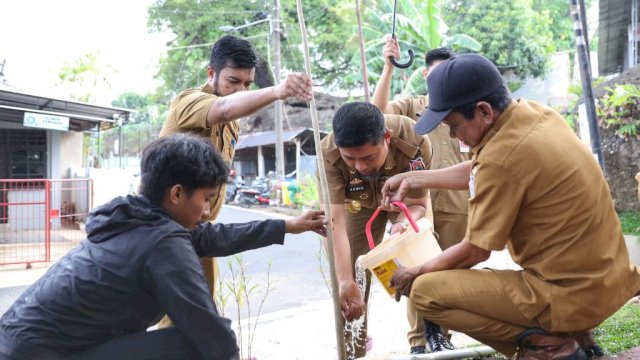 Pjs Wali Kota Makassar Tanam Pohon di Kecamatan Manggala sebagai Penutup Kunjungan Kerja Kecamatan