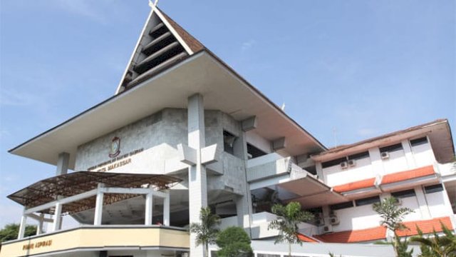  DPRD Makassar mengusulkan pembangunan sekolah menengah pertama (SMP) baru setelah ditemukan masalah serius terkait 1.323 siswa yang tidak terdaftar dalam sistem Data Pokok Pendidikan (Dapodik). 