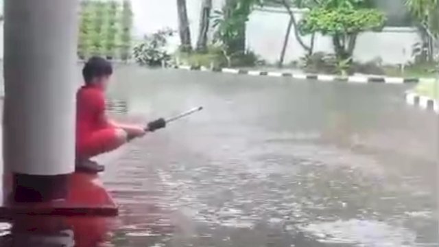Banjir Makassar Mulai Surut, Sebagian Pengungsi Telah Kembali ke Rumah