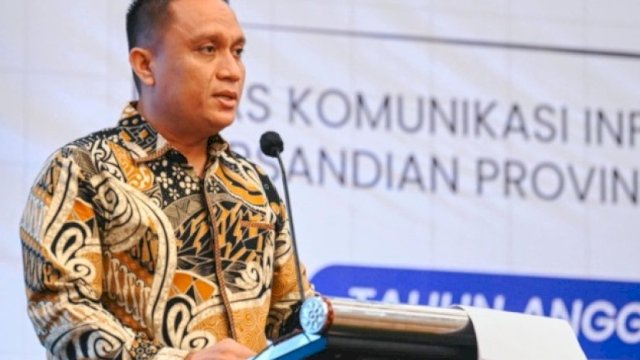 Pj Bupati Bone Raih Penghargaan KPID Award