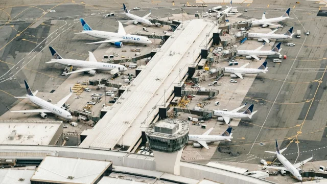 Antrian pesawat tujuan Internasional di bandara Juanda